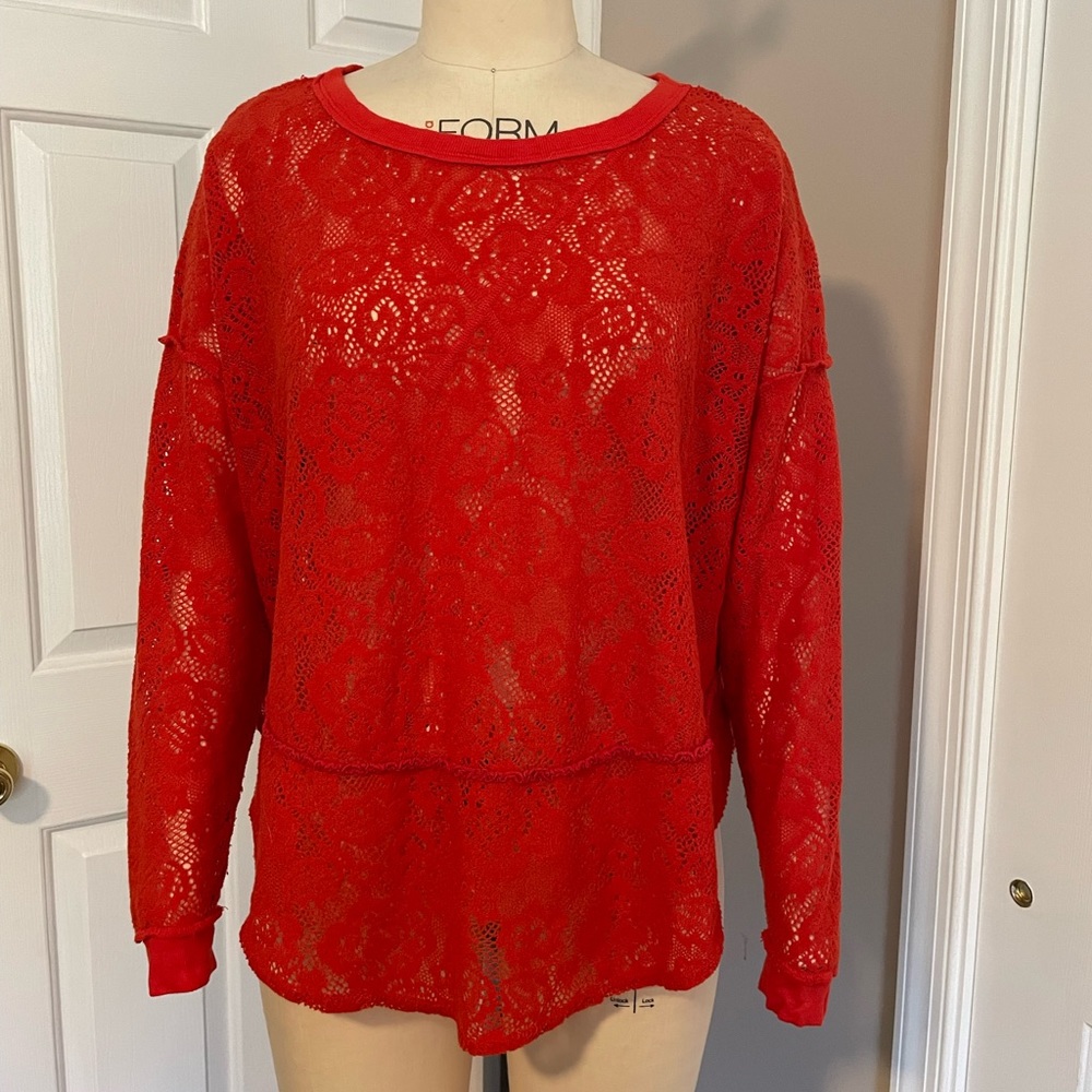 Free People knit crochet/lace pattern top. Size Small.